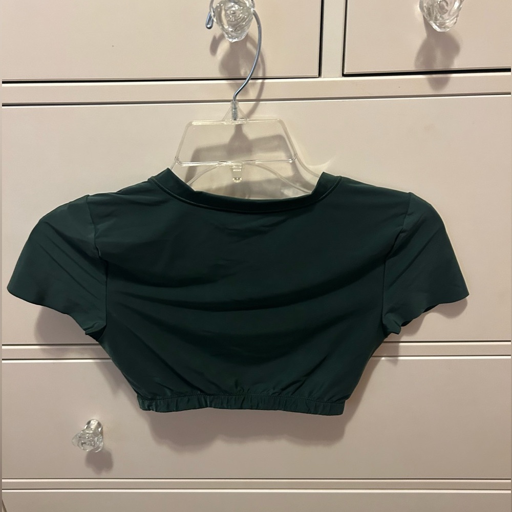 Smoothez by Arie Short Sleeve Cropped Top Bralette Color: Hunter Green Size S/P